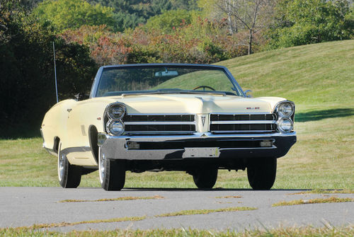 While the stacked headlights would enjoy only a brief popularity on Pontiacs (and other cars) the split grille would continue in various forms. Louvers are on each fender. Their main purpose is to distinguish a 2+2.